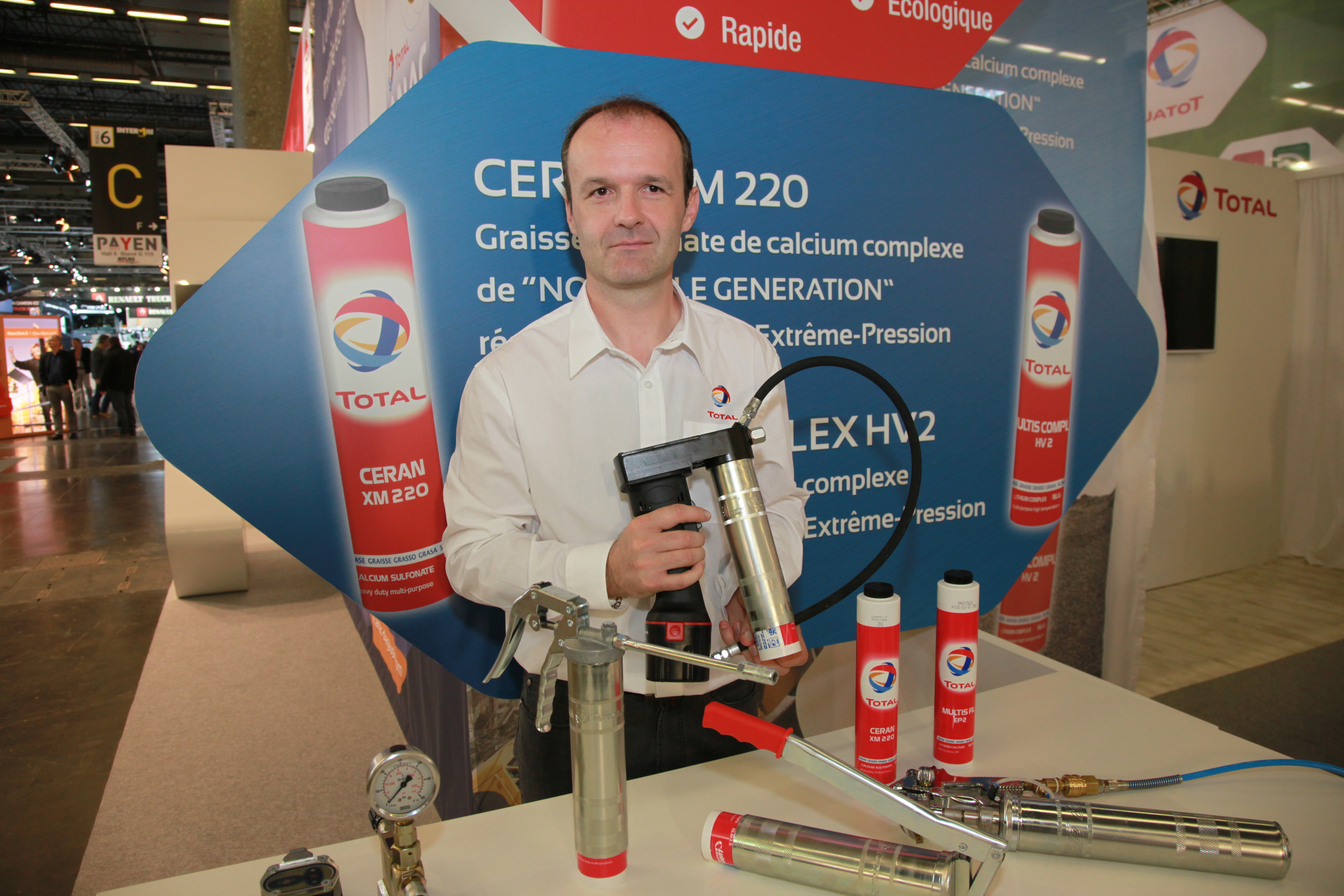 Total director Rafael Roux with Lube-Shuttle system 