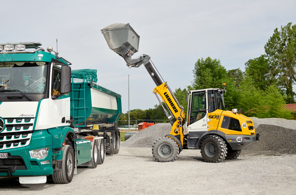 Liebherr is now offering a versatile loader with a telescopic boom