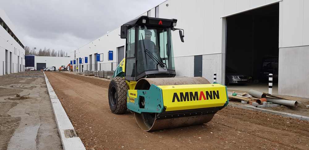 A contractor in Belgium is benefiting from the addition of an Ammann soil compactor to its fleet