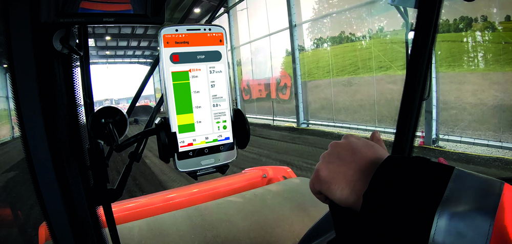 Hamm's Smart Doc app shows in real time how the compaction of the respective transit develops. For inexperienced operators, it is a great help when it comes to training