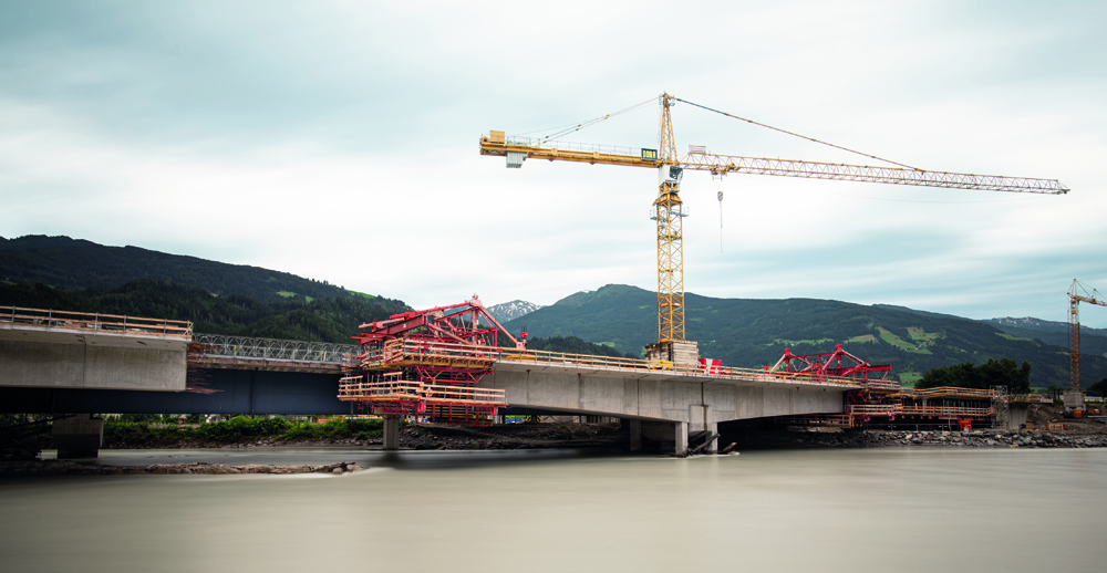 Innovation from PERI: the 235m Terfener Innbrücke over the Inn River in Austria’s Tyrolian Inntal Valley (photo: Günther Bayerl)