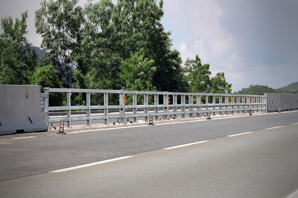 The Titanus barrier gate from Italian firm SMA Road Safety is light-weight - suitable for use on bridges and viaducts