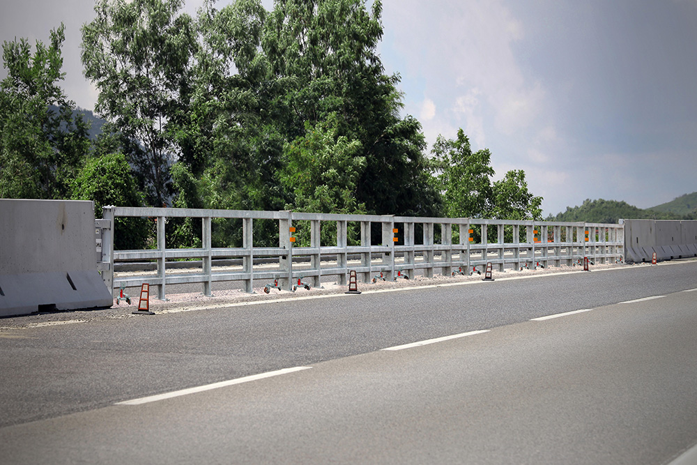 The new Titanus barrier gate from Italian firm SMA Road Safety is lightweight, making it suitable for use on bridges and viaducts