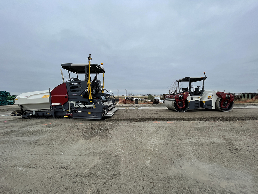 Contractor Flatiron has completed its training with a Dynapac paver and compactors and is laying new RCC surfacing at Houston Airport