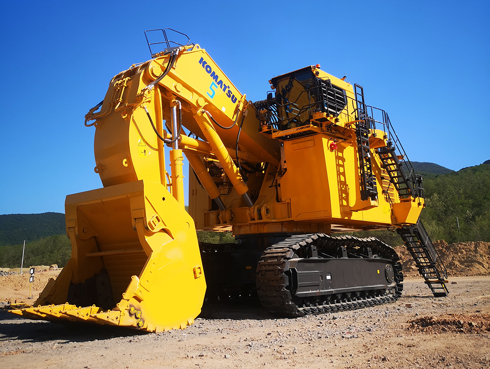 Komatsu’s PC4000-11 electric drive hydraulic mining excavator offers easy access