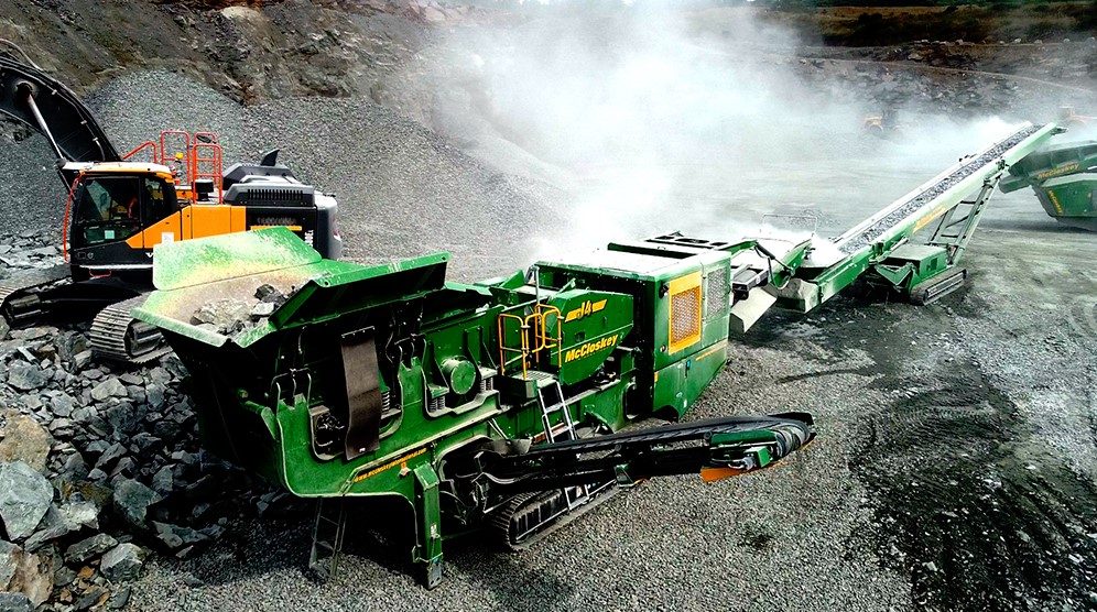 The heavy-duty J4 is suited to aggregates, C&D recycling and site preparation  