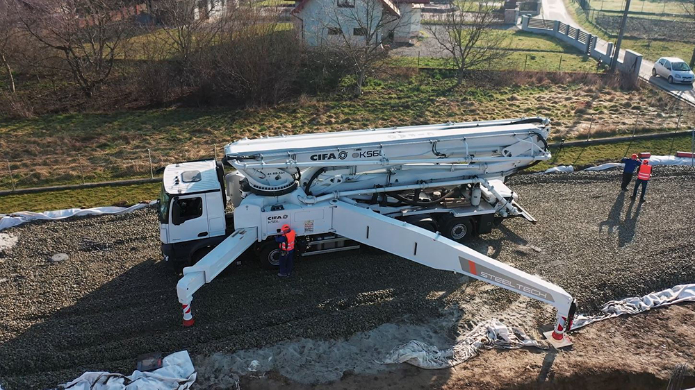 CIFA’s new K56L, truck-mounted concrete pump competes in the 50-60m reach class