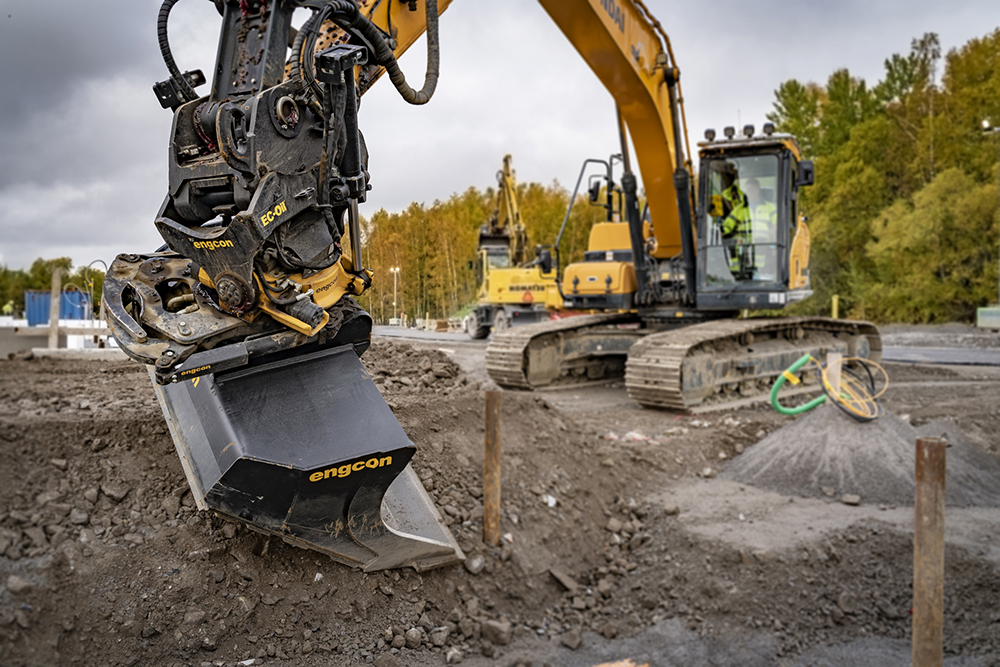 The new engcon Tiltrotator increases versatility for carrier machines