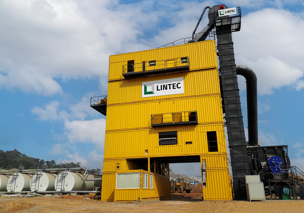 A Lintec asphalt plant has played an important role in the construction of Cameroon’s first expressway