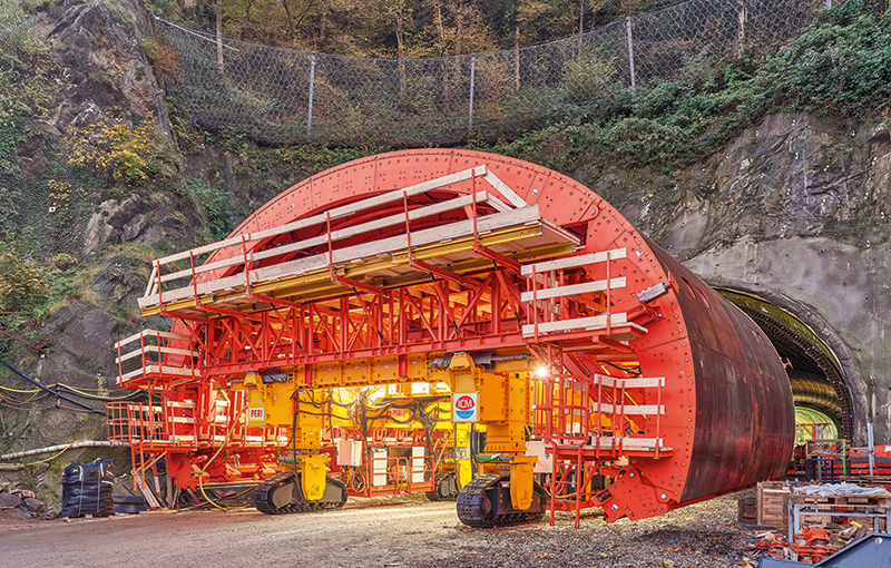 To construct the 1.6km-long access tunnel, PERI engineers developed the first customised and fully hydraulic special-purpose formwork carriage; sufficient to construct the different cross-sections in a total of 170 concreting sections  (photo courtesy PERI SE)