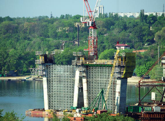 suspension towers of the new bridge 