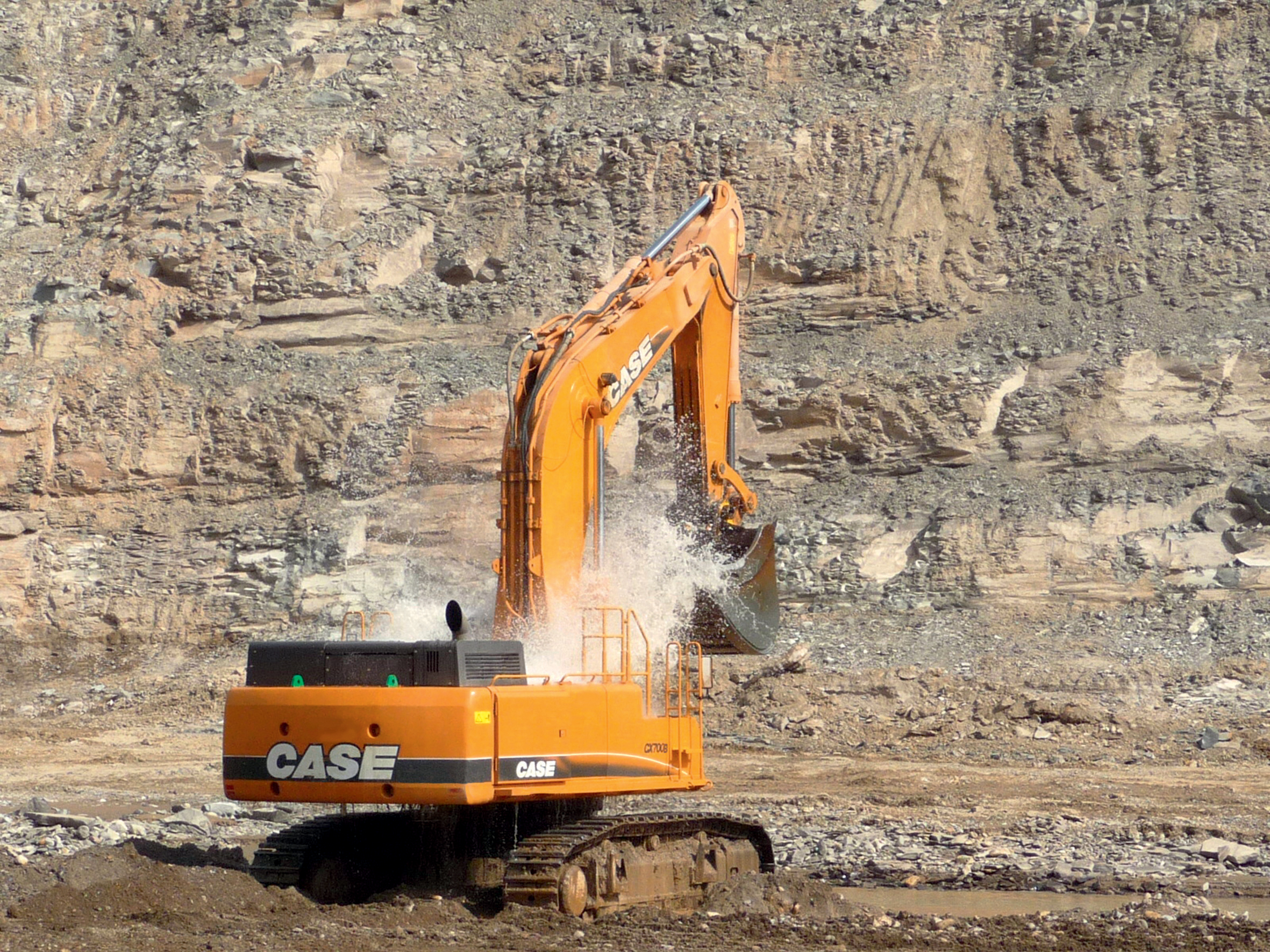 CASE CX700B excavator