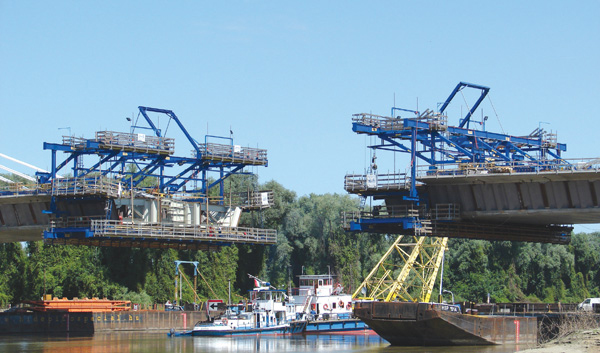 Tisza Bridge under construction