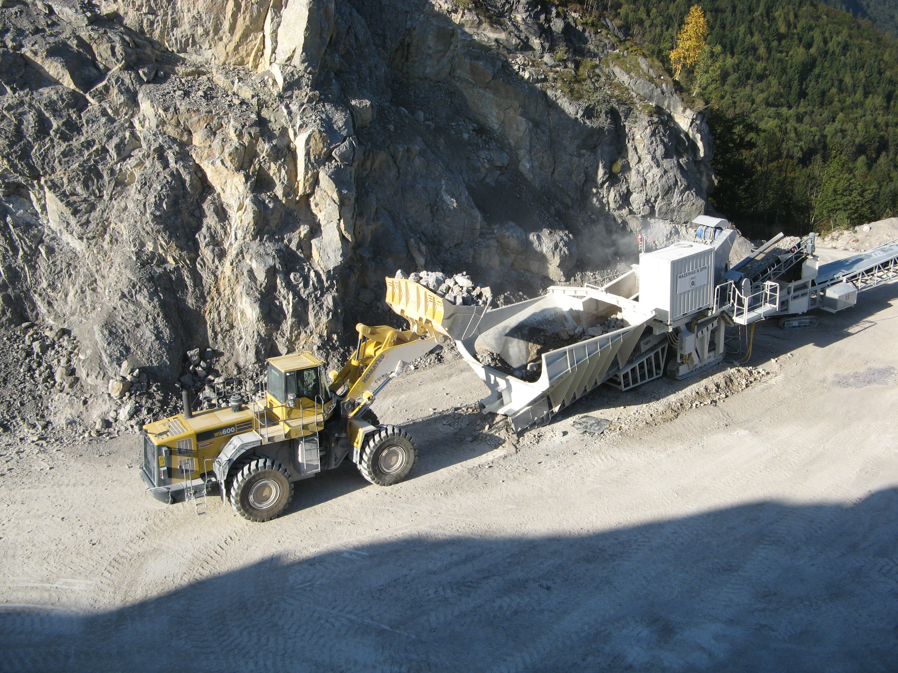 The Hazemag impact roll crusher SB 1515 R with integrated roller screen