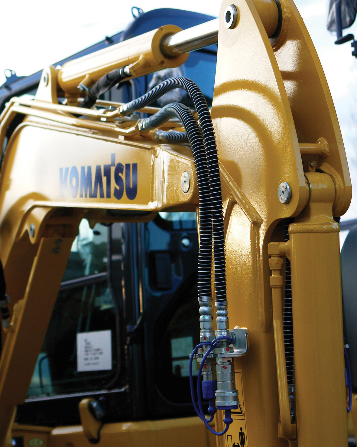 Komatsu now o¬ffers a factory-fitted double auxiliary circuit on its MR-3 mini-excavators