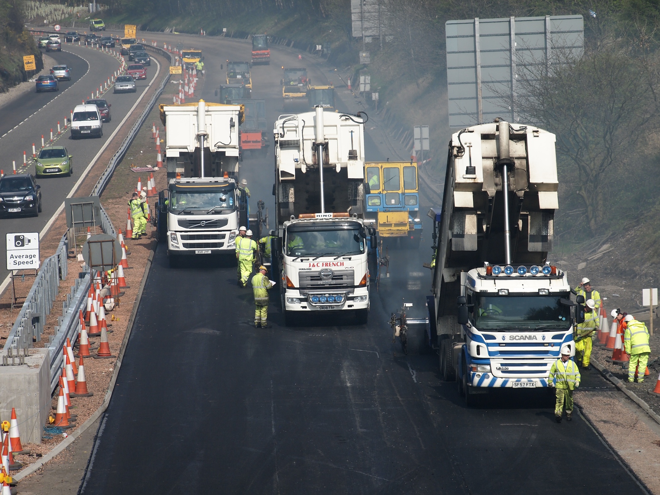 Echelon paving was used to ensure a good hot-to-hot joint