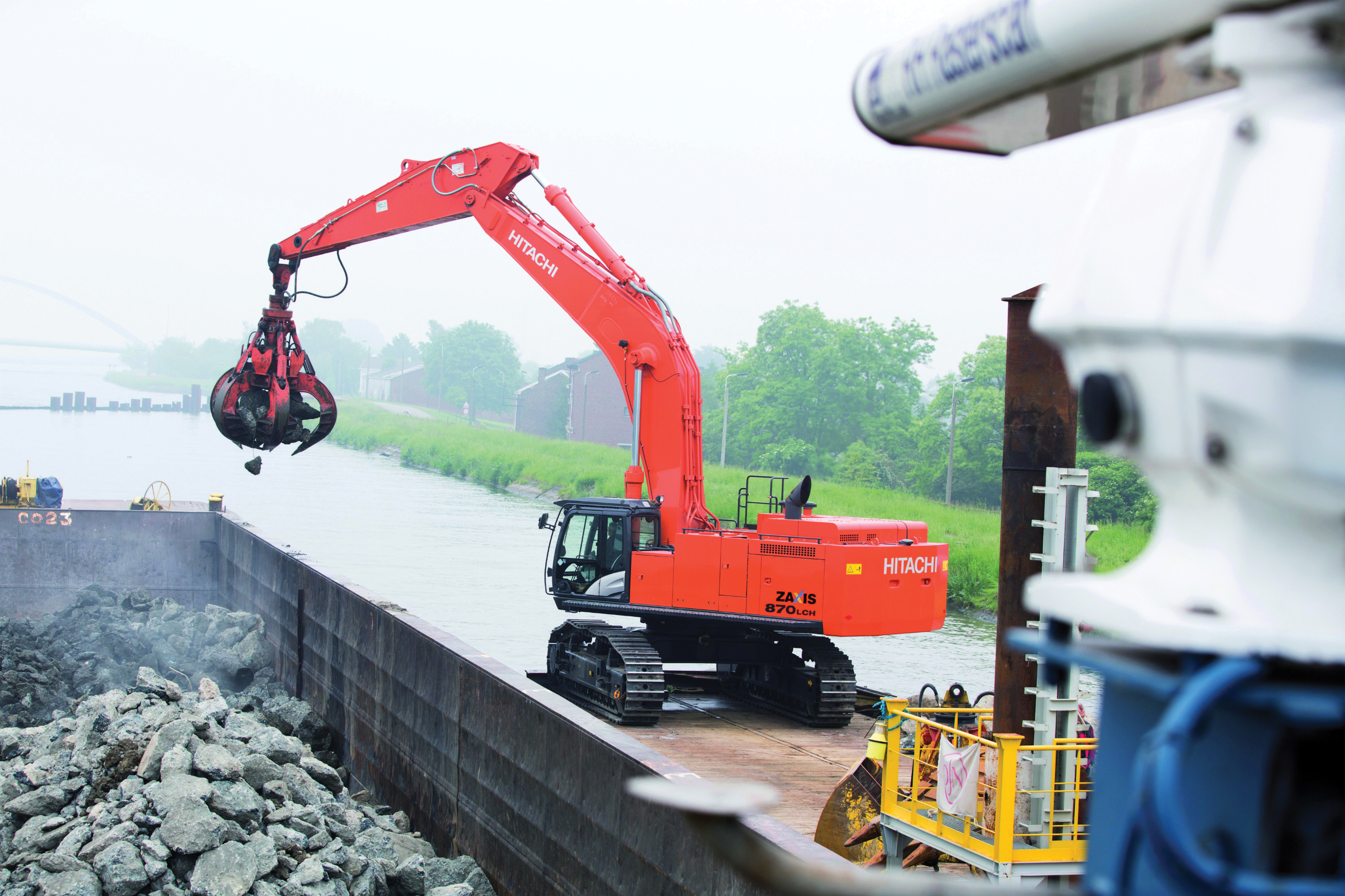 The ZX870LCH-5 is part of the Zaxis-5 range from Hitachi