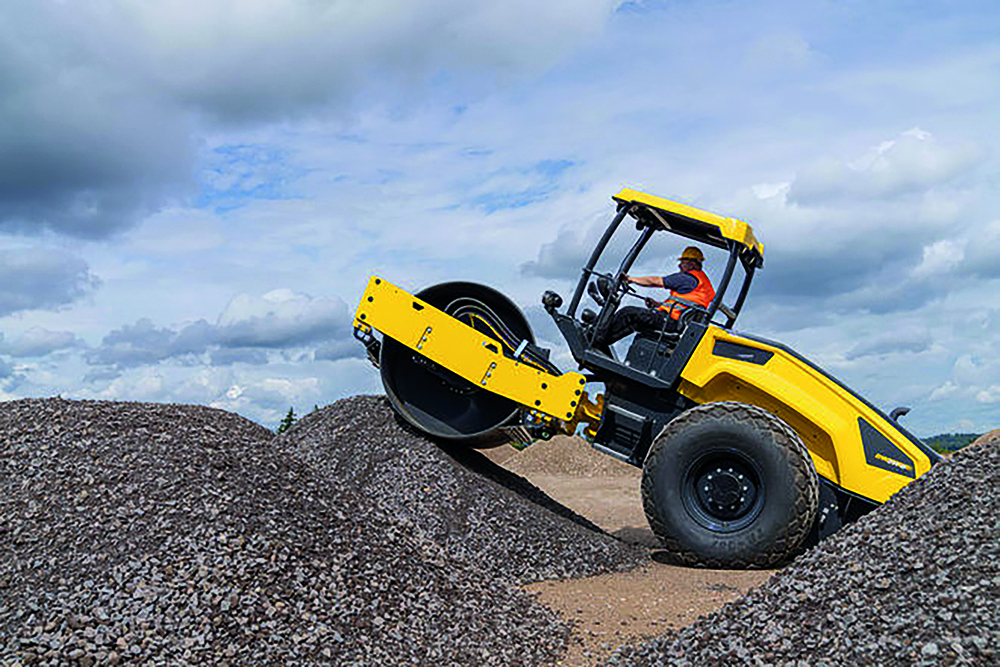 The BOMAG Smart Line compactors are productive and durable and can be operated in tough working environments