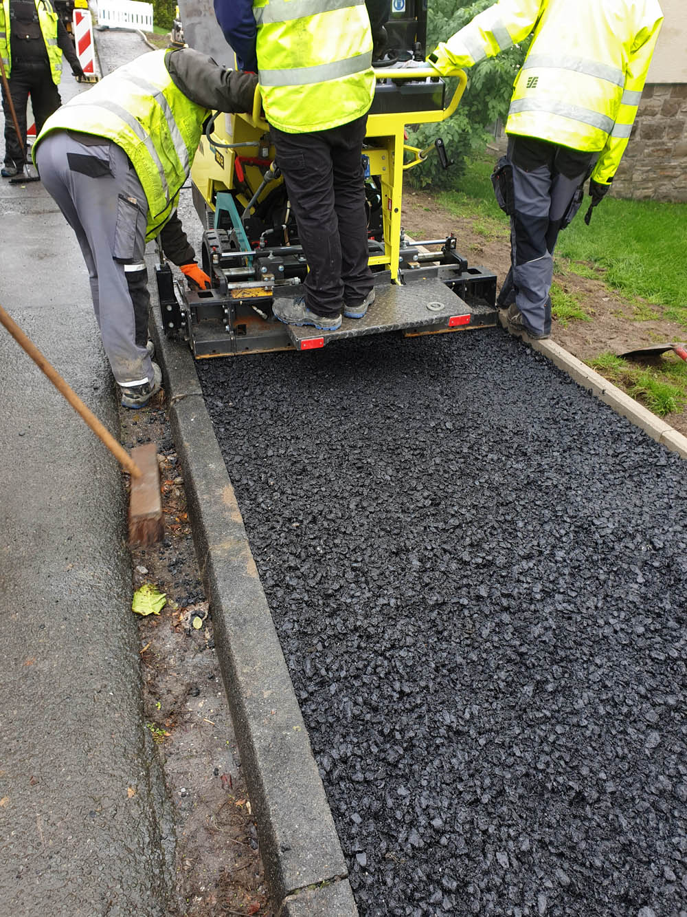 The Ammann compact paver delivered a quality finish for the utility repair work