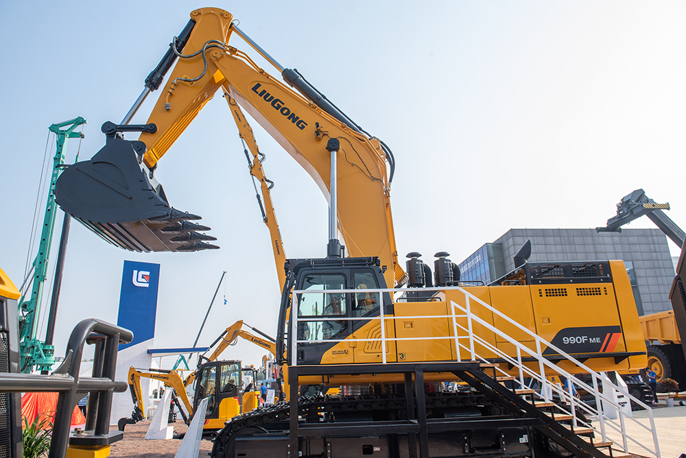 LiuGong’s 990F excavator is top-of-the-range and can be used for mass excavation applications
