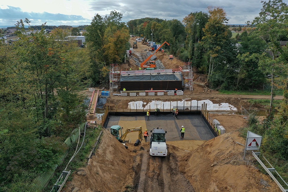 Construction crews reconstructed the Swistbach Bridge’s two abutments using geogrid-reinforced earth (image courtesy Heitkamp BauHolding)