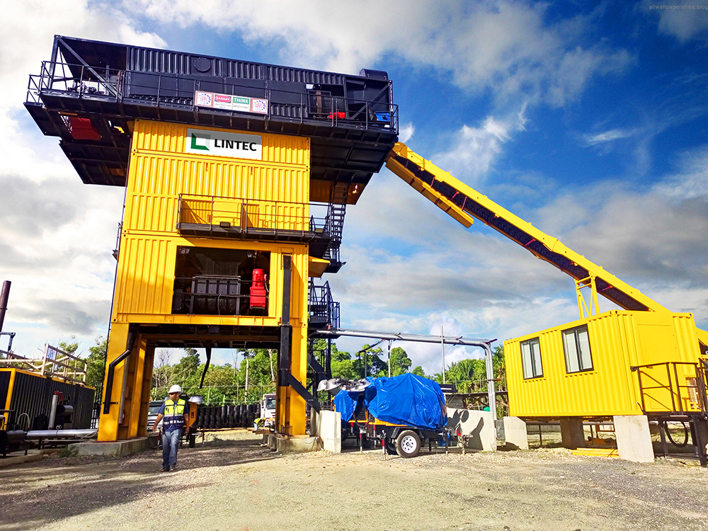 The 2km-long by 61m-wide airport runway on Yap Island will benefit from a new asphalt surface, with the material delivered from a Lintec & Linnhoff containerised plant
