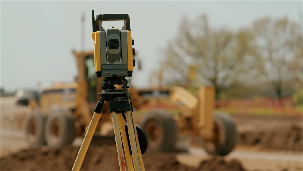 The earthmoving fleet has been equipped with Trimble positioning and control systems