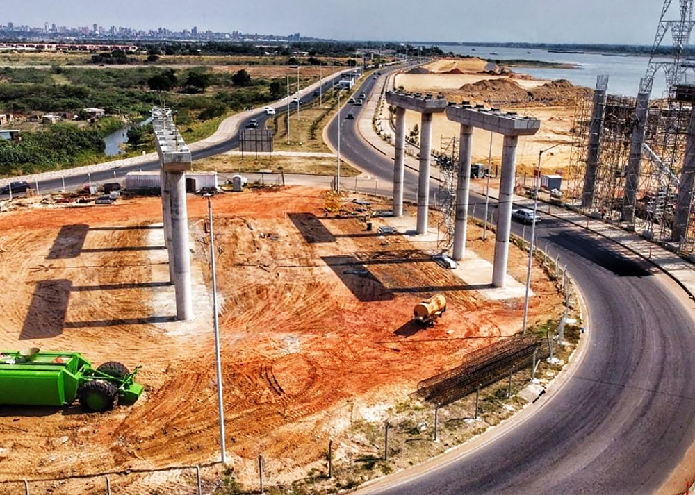 Viaduct sessions on either side of the River Paraguay are being built to connect to the central section of the bridge © MOPC Paraguay