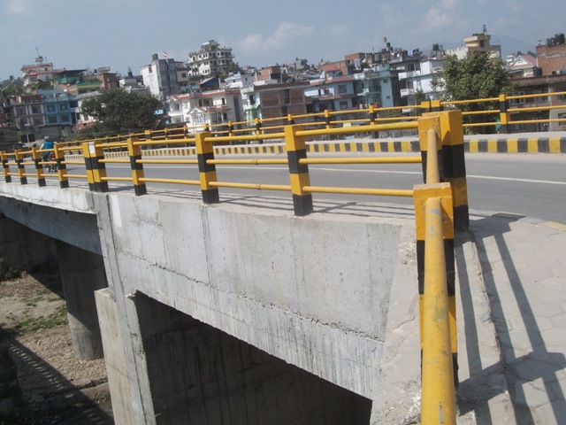 Better barriers saves lives in Nepal (photo: Ram Krishna Wagle, World Highways correspondent)