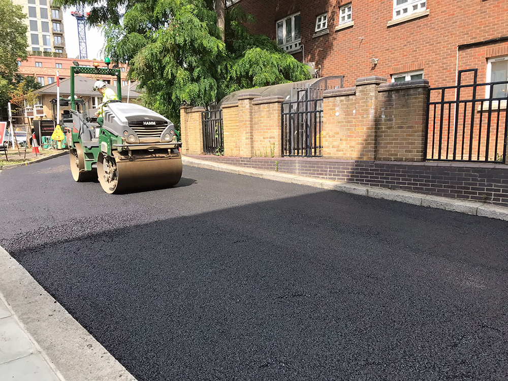 The proprietary mix from FM Conway was the combination of three specifications of the contractor’s 14mm SureLayer E product with the addition of extra recycled aggregate (image courtesy FM Conway)