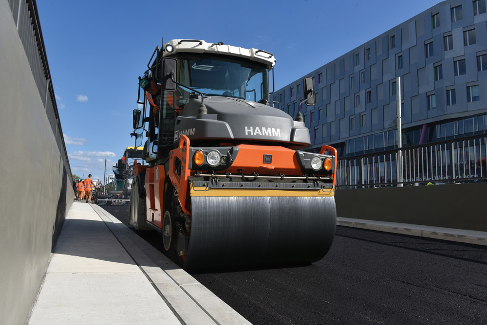 The Hamm compactors had to work particularly closely to the paver