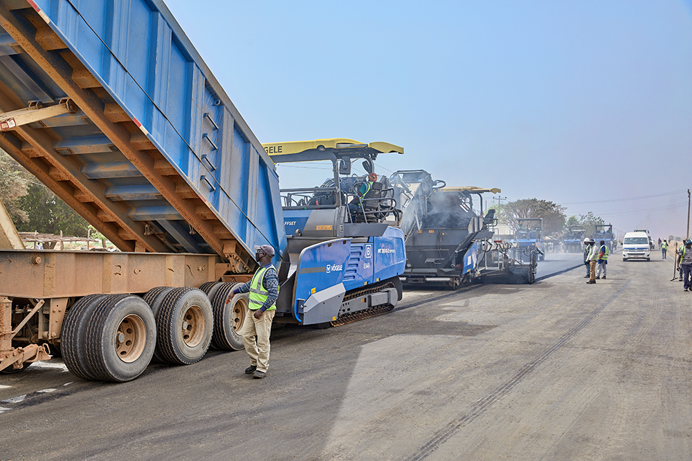 The Wirtgen Group machine fleet used by the contractor includes pavers and compactors