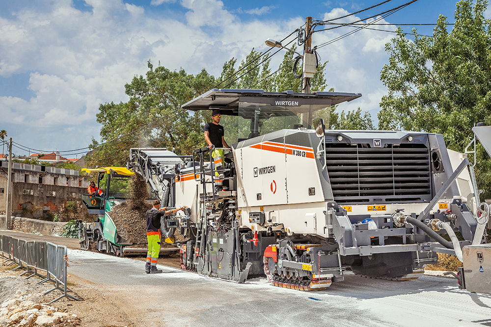 The Wirtgen  W 380 CR recycler was the heart of the road recycling train