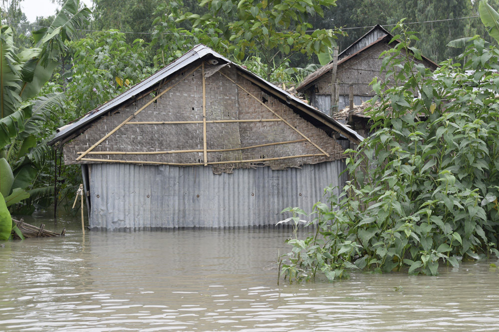 Flooding remains a serious problem for transportation in low-lying Bangladesh  (© | Remon Remon, Dreamstime.com)