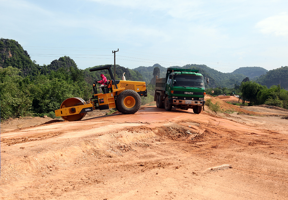 More road construction is required to extend the country’s network © Presse750 | Dreamstime.com
