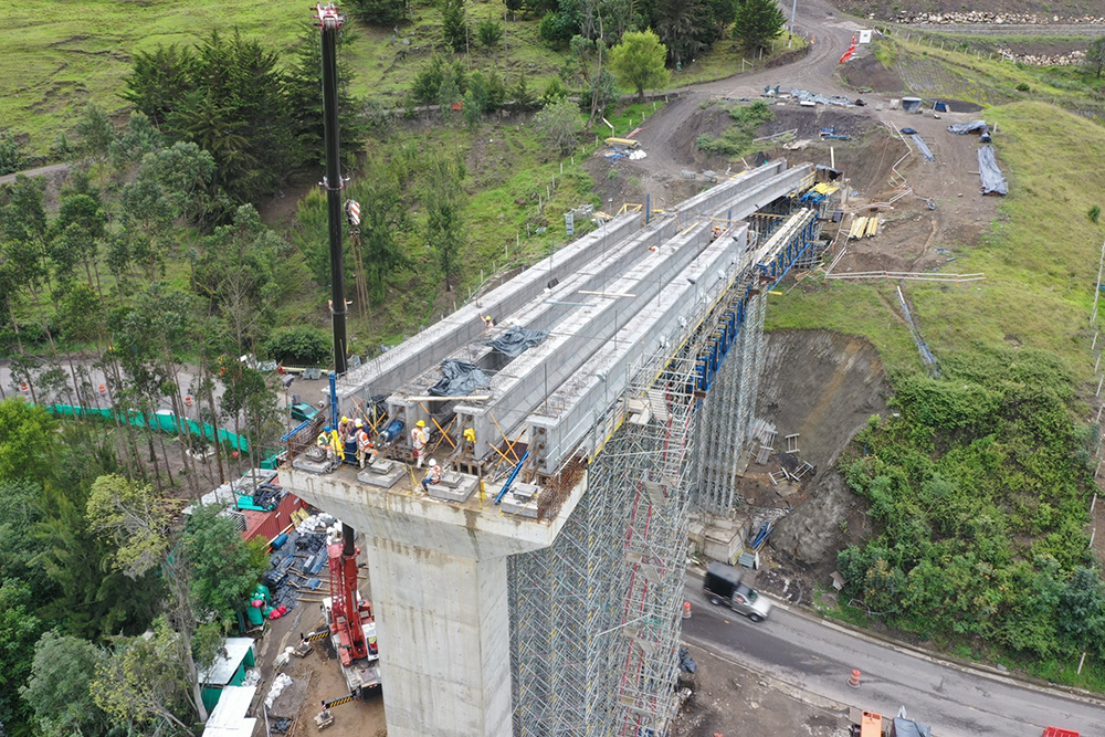 our precast beams were used between each set of supports to support the width of the deck on viaduct 205 with a length of 200m located in the Naranjo sector – image courtesy of Unión Vial Río Pamplonita 