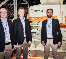 Metso managers and directors with MX4 Cone