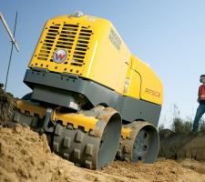 remote-controlled compactor