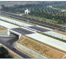 Yamuna Expressway built on embankment