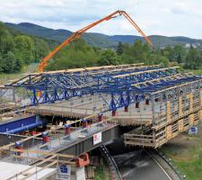 Doka's composite forming carriage used on a four-lane road bridge project 