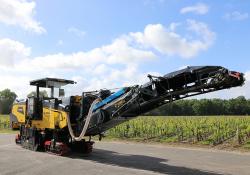 The new BM 2000/65 mill from Bomag is a 2m class cold planer that is said to benefit from a slim and lightweight design