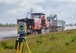 Trimble technology was used to control the Wirtgen milling machines precisely at the LEJ project