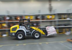 Due to the all-wheel steering, Kramer’s all-wheel steered electric wheel loader 5055e is extremely manoeuvrable
