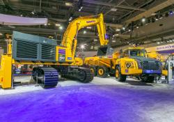 Komatsu’s big PC900LC-11 is shown for the first time in North America 