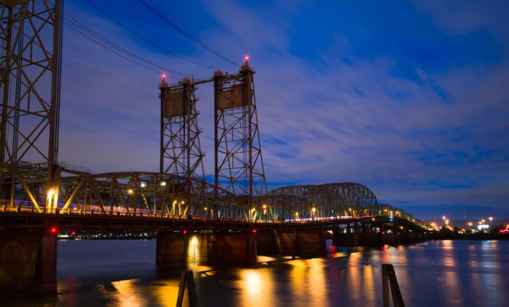 A new interstate bridge will improve transport between Oregon State and Washington State – image courtesy of © Vitpho | Dreamstime.com